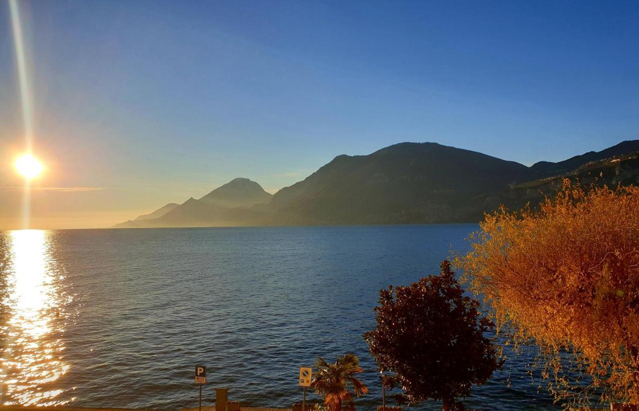 Assenza Lake Front Sweet Apartment Бренцоне-суль-Гарда Екстер'єр фото
