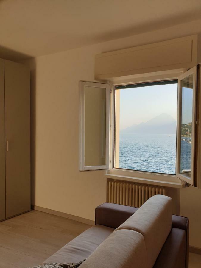 Assenza Lake Front Sweet Apartment Бренцоне-суль-Гарда Екстер'єр фото