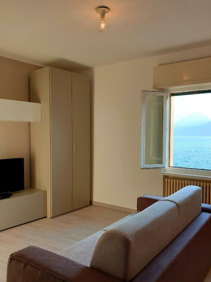 Assenza Lake Front Sweet Apartment Бренцоне-суль-Гарда Екстер'єр фото